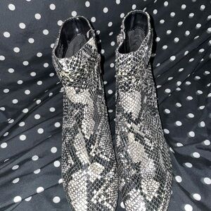 Calvin Klein Black and White Snakeskin Pattern Accessory